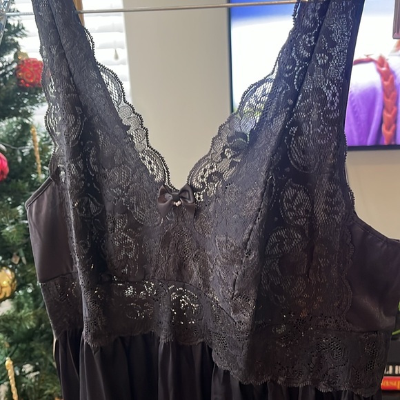 Shadowline size Large Elegant Black Lace Nightgown - Picture 3 of 8